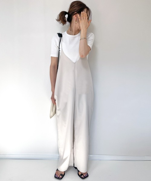 ARCADE（アーケード）の「夏服 Vネック オールインワン サロペット -ARCADE Limited Line-（サロペット/オーバーオール・レディース・セージグリーン/モカ/グレイッシュベージュ/ブラック/ネイビー・FREE）」の4枚目の写真