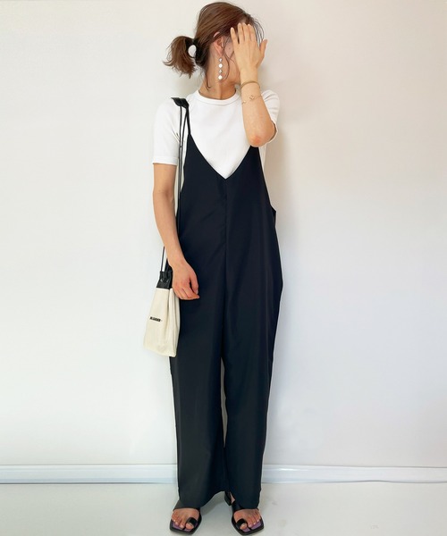 ARCADE（アーケード）の「夏服 Vネック オールインワン サロペット -ARCADE Limited Line-（サロペット/オーバーオール・レディース・セージグリーン/モカ/グレイッシュベージュ/ブラック/ネイビー・FREE）」の2枚目の写真