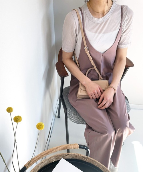 ARCADE（アーケード）の「夏服 Vネック オールインワン サロペット -ARCADE Limited Line-（サロペット/オーバーオール・レディース・セージグリーン/モカ/グレイッシュベージュ/ブラック/ネイビー・FREE）」の3枚目の写真