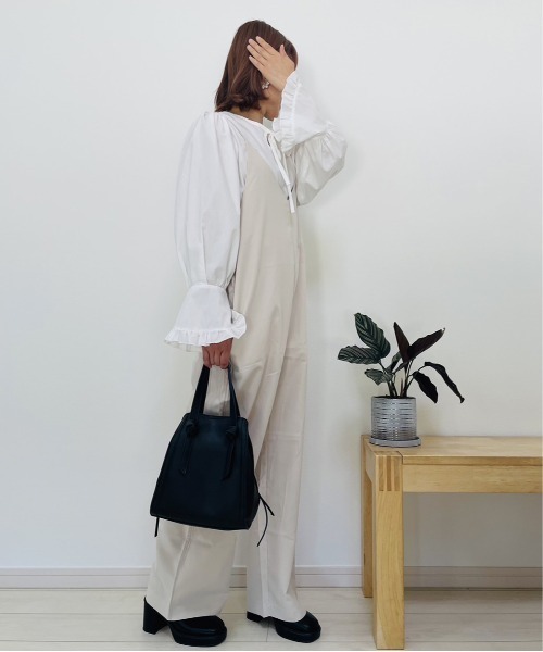 ARCADE（アーケード）の「夏服 Vネック オールインワン サロペット -ARCADE Limited Line-（サロペット/オーバーオール・レディース・セージグリーン/モカ/グレイッシュベージュ/ブラック/ネイビー・FREE）」の17枚目の写真