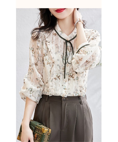 AMAJI(アマジ)の「リボン花柄ブラウス(シャツ/ブラウス・レディース・ホワイト・XX-LARGE/X-LARGE/LARGE/MEDIUM)」の1枚目の写真
