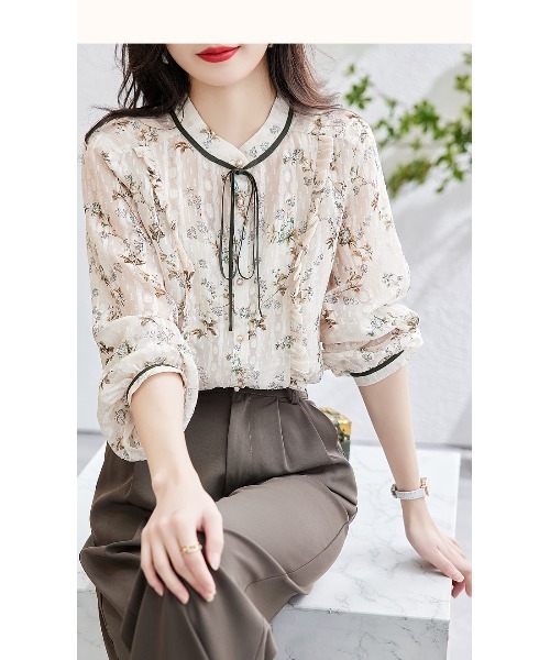 AMAJI(アマジ)の「リボン花柄ブラウス(シャツ/ブラウス・レディース・ホワイト・XX-LARGE/X-LARGE/LARGE/MEDIUM)」の2枚目の写真
