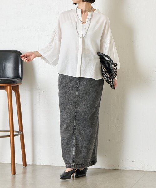 Jena espace merveilleux(ジェナ エスパスメルヴェイユ)の「袖シャーリングクルーブラウス(シャツ/ブラウス・レディース・ブラック/オフホワイト/ベージュ・FREE)」の10枚目の写真