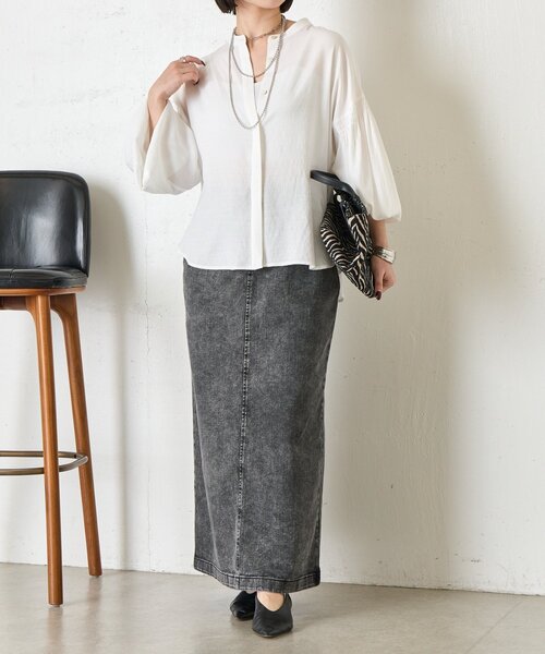 Jena espace merveilleux(ジェナ エスパスメルヴェイユ)の「袖シャーリングクルーブラウス(シャツ/ブラウス・レディース・ブラック/オフホワイト/ベージュ・FREE)」の12枚目の写真