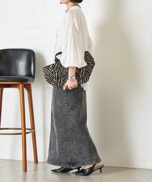 Jena espace merveilleux(ジェナ エスパスメルヴェイユ)の「袖シャーリングクルーブラウス(シャツ/ブラウス・レディース・ブラック/オフホワイト/ベージュ・FREE)」の14枚目の写真