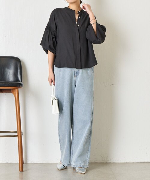 Jena espace merveilleux(ジェナ エスパスメルヴェイユ)の「袖シャーリングクルーブラウス(シャツ/ブラウス・レディース・ブラック/オフホワイト/ベージュ・FREE)」の22枚目の写真