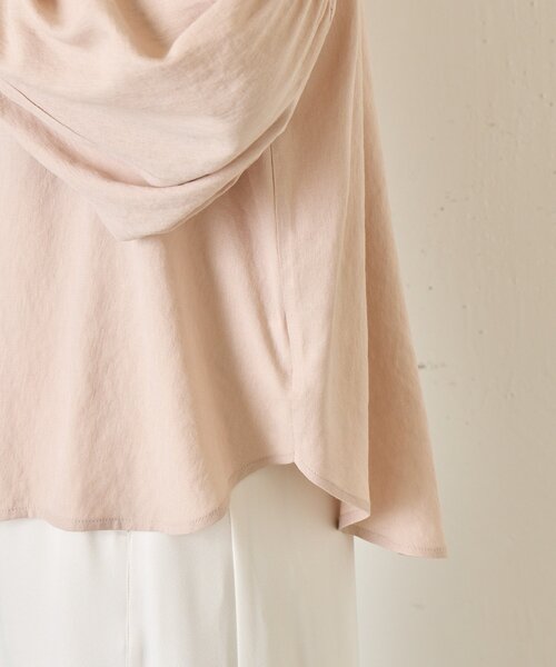 Jena espace merveilleux(ジェナ エスパスメルヴェイユ)の「袖シャーリングクルーブラウス(シャツ/ブラウス・レディース・ブラック/オフホワイト/ベージュ・FREE)」の5枚目の写真