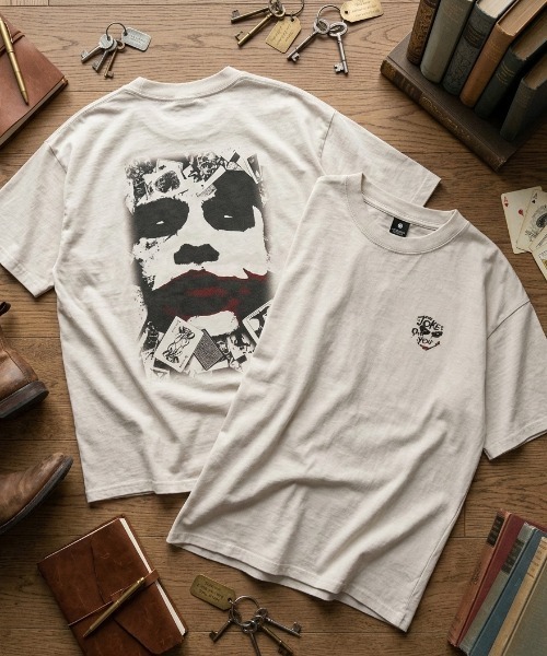 ALWAYS GOOD TIME（オルウェイズグッドタイム）の「【ＪＯＫＥＲ/ジョーカー】ＵＳＤ加工プリント半袖Ｔシャツ/Movie Tee（Tシャツ/カットソー・メンズ・アイボリー/ホワイト系その他/スミクロ/ブラック系その他・LL/L/M）」の2枚目の写真