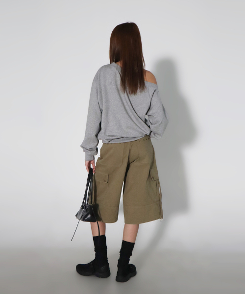 CHICKS(チックス)の「マルチスタッズカーゴバermudaパンツカーキベージュ(その他パンツ・レディース・ベージュ・ONE/TWO)」の3枚目の写真