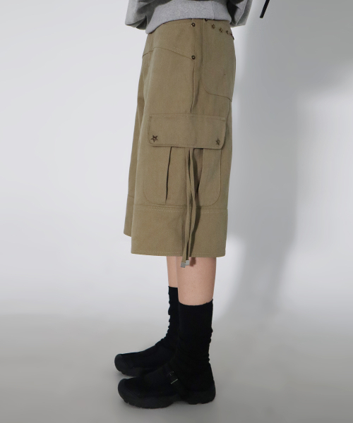 CHICKS(チックス)の「マルチスタッズカーゴバermudaパンツカーキベージュ(その他パンツ・レディース・ベージュ・ONE/TWO)」の5枚目の写真