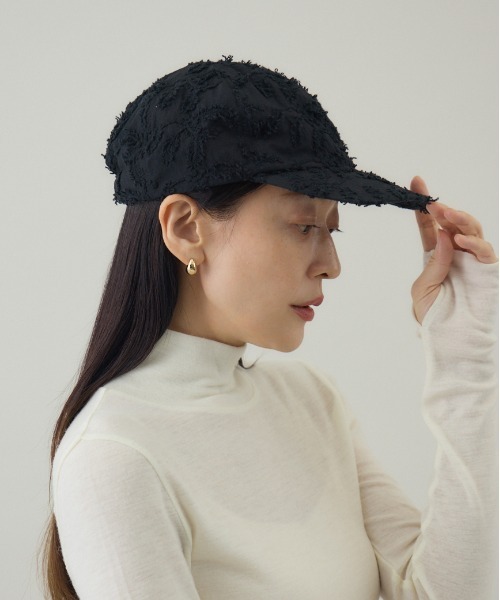 kuros'（クロス）の「ボタニカル柄キャップ　Black×Black（キャップ・レディース・ブラック×ブラック・FREE）」の5枚目の写真