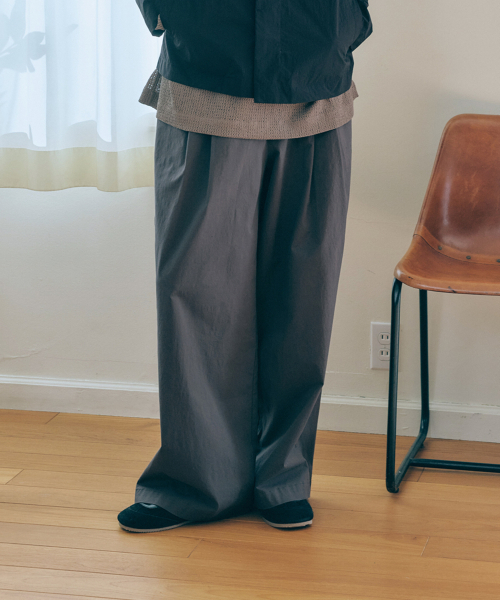 MALEN(マレン)の「ユニセックスワイドチノパンツグレー(その他パンツ・メンズ・チャコールグレー・LARGE/SMALL/MEDIUM)」の1枚目の写真