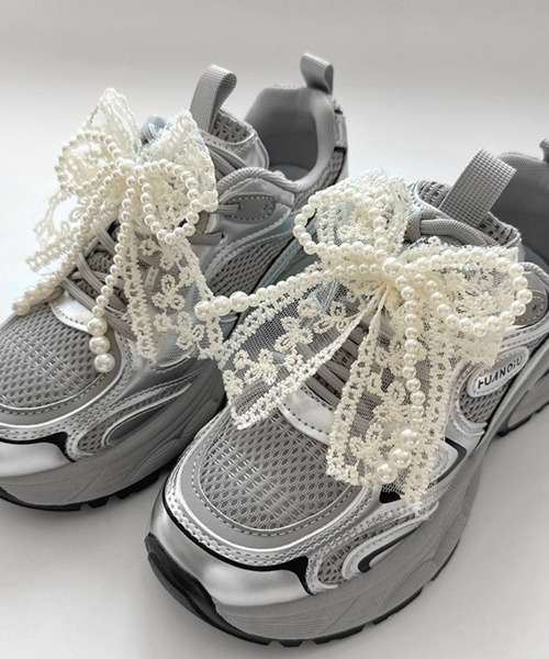 almo（アルモ）の「【Bls】【ZA】【Bling Leads】パール×レースリボン スニーカーアクセサリー(BL)（シューズアクセサリー・レディース・ブラック/ホワイト・FREE）」の3枚目の写真