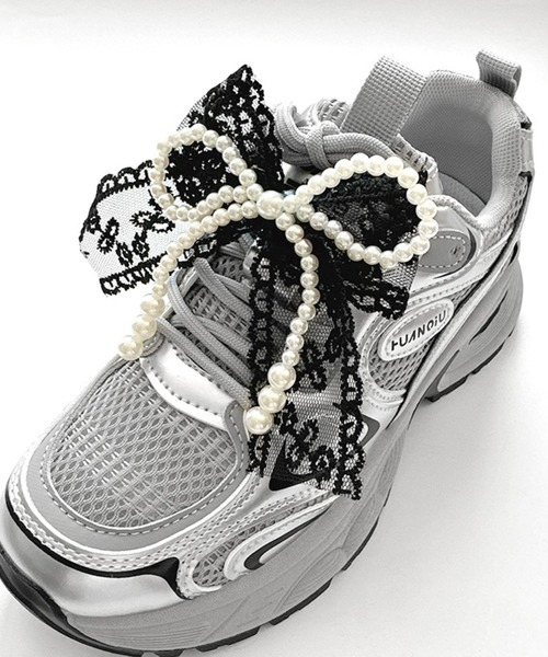 almo（アルモ）の「【Bls】【ZA】【Bling Leads】パール×レースリボン スニーカーアクセサリー(BL)（シューズアクセサリー・レディース・ブラック/ホワイト・FREE）」の4枚目の写真