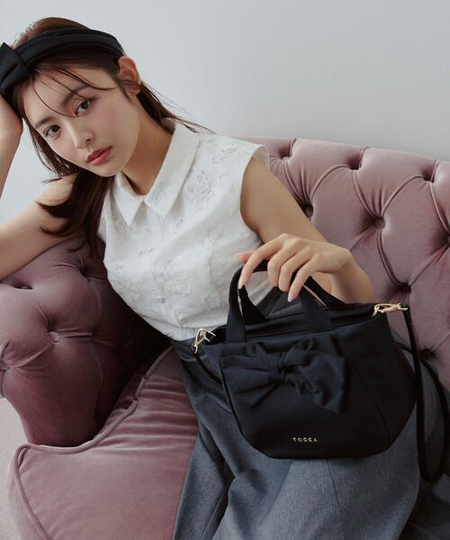 TOCCA(トッカ)の「RIBBON CUBE NYLON MINI TOTE ミニトートバッグ(トートバッグ・レディース・ブラック系/ピンク系/レッド系/ネイビー系・F)」の5枚目の写真