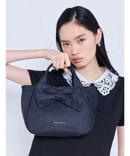 TOCCA(トッカ)の「RIBBON CUBE NYLON MINI TOTE ミニトートバッグ(トートバッグ・レディース・ブラック系/ピンク系/レッド系/ネイビー系・F)」の20枚目の写真