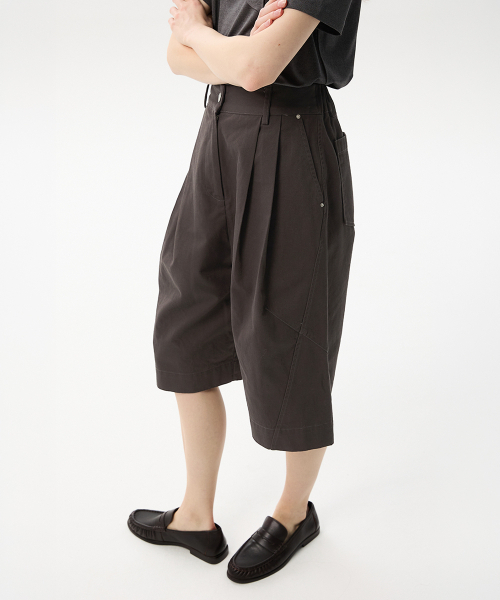 MIDNLOW（ミッドアンドロー）の「Cotton Wide Bermuda Pants (Grey)（その他パンツ・レディース・その他・FREE）」の2枚目の写真