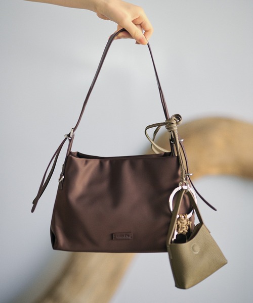 LAULEN(ローレン)の「multi pocket 2way nylon bag/ マルチポケット2way ナイロンショルダーバッグ(ショルダーバッグ・レディース・ブラウン/グレイッシュベージュ/ブラック・FREE)」の14枚目の写真