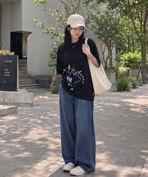 ARTISTWEAR（アーティストウェア）の「[ATW] フェザークロス半袖Tシャツ - 2COLOR（Tシャツ/カットソー・レディース・ホワイト/ブラック・MEDIUM/LARGE/X-LARGE/2XL/4XL/SMALL）」の3枚目の写真