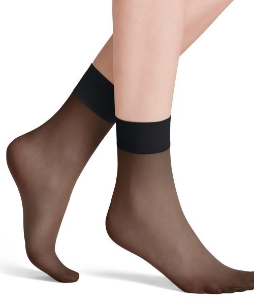 FALKE（ファルケ）の「FALKE Pure Matt 20 DEN Women Ankle socks（ファルケ ピュア マット 20デニール ウィメンズ アンクル ソックス）（ソックス/靴下・レディース・ブラック・23cm）」の2枚目の写真