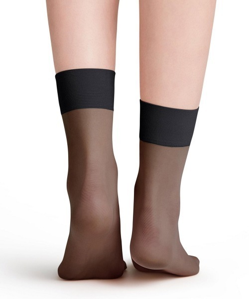 FALKE（ファルケ）の「FALKE Pure Matt 20 DEN Women Ankle socks（ファルケ ピュア マット 20デニール ウィメンズ アンクル ソックス）（ソックス/靴下・レディース・ブラック・23cm）」の3枚目の写真