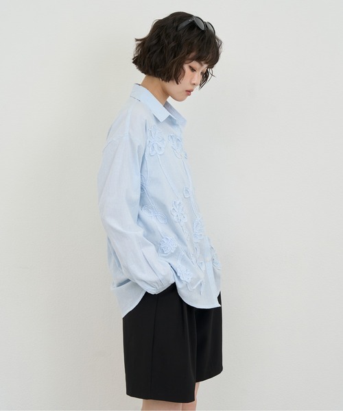 NUJOH(ヌゾ)の「Embroidery Stripe Relax Shirt / エンブロイダリーストライプリラックスシャツ(シャツ/ブラウス・レディース・ピンク/ライトブルー・FREE)」の10枚目の写真