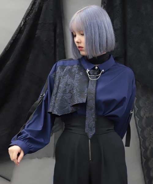 NIBBLE POISON(ニブルポイズン)の「異素材デザインタイ付シャツ(シャツ/ブラウス・レディース・ブラック/ブルー・MEDIUM)」の1枚目の写真