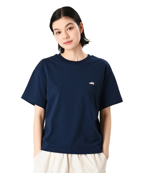 NEW BALANCE(ニューバランス)の「シューパッチショートスリーブ(Tシャツ/カットソー・レディース・ライトイエロー/ネイビー/モカ/オフホワイト・X-LARGE/LARGE/MEDIUM/SMALL)」の1枚目の写真