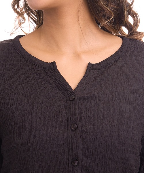 BILLABONG(ビラボン)の「BILLABONG ウィメンズ POLY SHIRRING LS CARDIGAN セーター 【2026年夏モデル】(ニット/セーター・レディース・ブラック系その他/グリーン系その他・MEDIUM)」の5枚目の写真