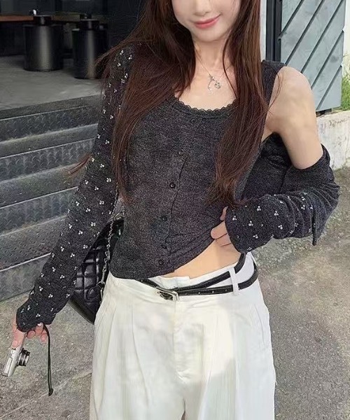 Alvia(アルビア)の「細見え ショート丈カーディガン×キャミ 2点セット(その他トップス・レディース・ダークグレー・M)」の13枚目の写真