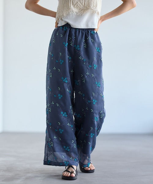 LEPSIM(レプシィム)の「3D刺繍パンツ 672054(その他パンツ・レディース・アイボリー/ブラック/ネイビー・FREE)」の3枚目の写真