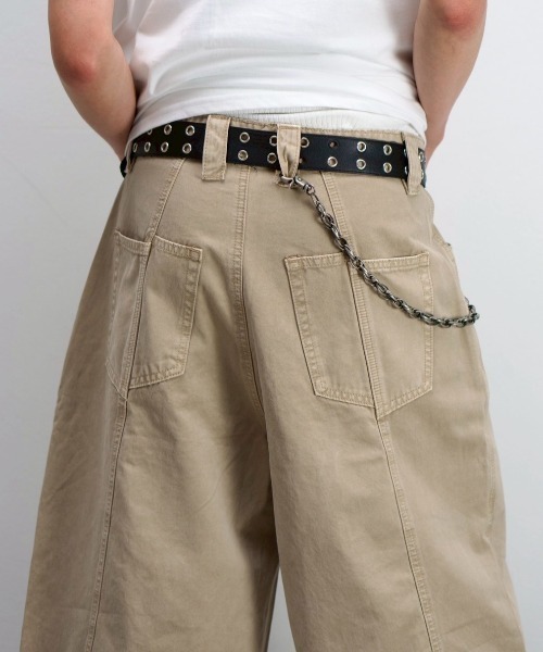 Chikashitsu +(チカシツプラス)の「【Chikashitsu +】wide carpenter bermuda pants / 【チカシツプラス】ワイドカーペンターハーフパンツ(デニムパンツ・メンズ・ベージュ/ブラック・L/M)」の19枚目の写真