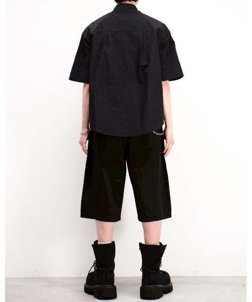 Chikashitsu +(チカシツプラス)の「【Chikashitsu +】wide carpenter bermuda pants / 【チカシツプラス】ワイドカーペンターハーフパンツ(デニムパンツ・メンズ・ベージュ/ブラック・L/M)」の3枚目の写真