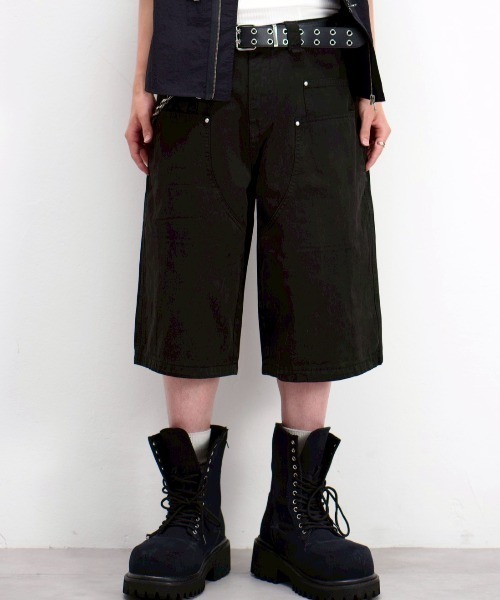 Chikashitsu +(チカシツプラス)の「【Chikashitsu +】wide carpenter bermuda pants / 【チカシツプラス】ワイドカーペンターハーフパンツ(デニムパンツ・メンズ・ベージュ/ブラック・L/M)」の4枚目の写真