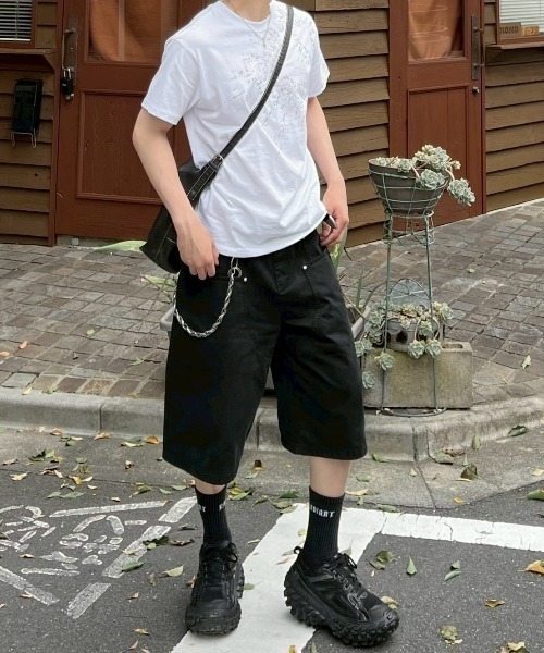 Chikashitsu +(チカシツプラス)の「【Chikashitsu +】wide carpenter bermuda pants / 【チカシツプラス】ワイドカーペンターハーフパンツ(デニムパンツ・メンズ・ベージュ/ブラック・L/M)」の9枚目の写真
