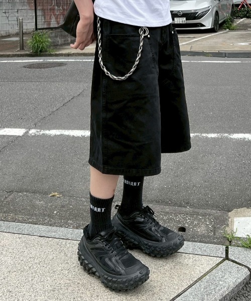 Chikashitsu +(チカシツプラス)の「【Chikashitsu +】wide carpenter bermuda pants / 【チカシツプラス】ワイドカーペンターハーフパンツ(デニムパンツ・メンズ・ベージュ/ブラック・L/M)」の6枚目の写真