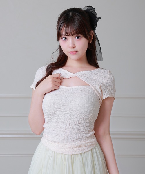 Anely(アネリー)の「Anely ツイスト オープンカット シャーリング 半袖 トップス(Tシャツ/カットソー・レディース・アイボリー/ピンク/ブラック・FREE)」の3枚目の写真