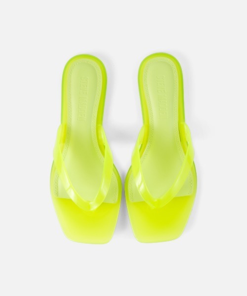 STEVE MADDEN(スティーブマデン)の「クリアフラットトングサンダル/S.MADDEN TRELLA-J-XS(サンダル・レディース・スモーク/クリア・22.5cm/23.5cm/24.0cm/25.0-25.5)」の6枚目の写真