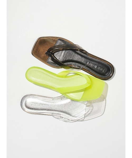 STEVE MADDEN(スティーブマデン)の「クリアフラットトングサンダル/S.MADDEN TRELLA-J-XS(サンダル・レディース・スモーク/クリア・22.5cm/23.5cm/24.0cm/25.0-25.5)」の10枚目の写真