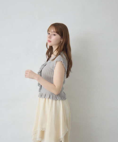 Siel(シエル)の「フリルデザインボタンカーディガン 冬服(カーディガン/ボレロ・レディース・ピンク/ライトブルー/グレー/ホワイト・FREE)」の15枚目の写真