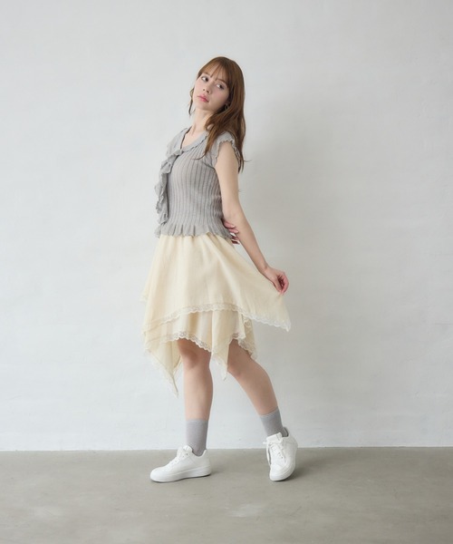 Siel(シエル)の「フリルデザインボタンカーディガン 冬服(カーディガン/ボレロ・レディース・ピンク/ライトブルー/グレー/ホワイト・FREE)」の20枚目の写真