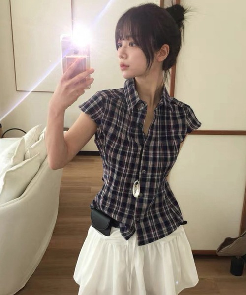 LYEON（リヨン）の「キャップスリーブチェックシャツ（シャツ/ブラウス・レディース・ネイビー/ブラウン/キャメル・FREE）」の2枚目の写真