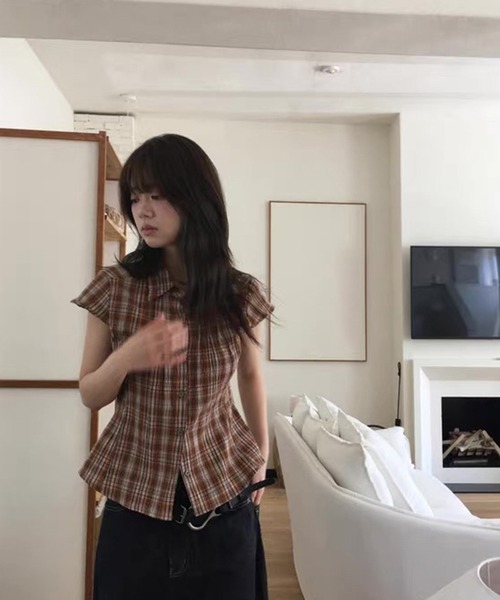 LYEON（リヨン）の「キャップスリーブチェックシャツ（シャツ/ブラウス・レディース・ネイビー/ブラウン/キャメル・FREE）」の6枚目の写真
