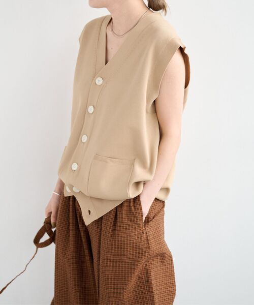 【louren新品タグ付き】Vネック ニットベスト 完売色ベージュ 追加 新色 Vネックニットベスト（ベスト）｜OUTDOOR PRODUCTS