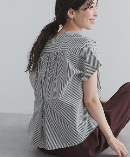 URBAN RESEARCH DOORS(アーバンリサーチドアーズ)の「ストライプクロップドブラウス(シャツ/ブラウス・レディース・ミント/ブラック/ブルー・FREE)」の4枚目の写真