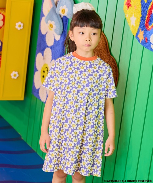 pairmanon(ペアマノン)の「【wiggle wiggle】ガールズ 総柄 リンガー襟 半袖 Tシャツ ワンピース(ワンピース・キッズ・ブルー/オレンジ/ピンク・90/100/110/120/130/140/150)」の2枚目の写真
