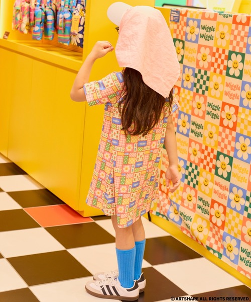 pairmanon(ペアマノン)の「【wiggle wiggle】ガールズ 総柄 リンガー襟 半袖 Tシャツ ワンピース(ワンピース・キッズ・ブルー/オレンジ/ピンク・90/100/110/120/130/140/150)」の10枚目の写真