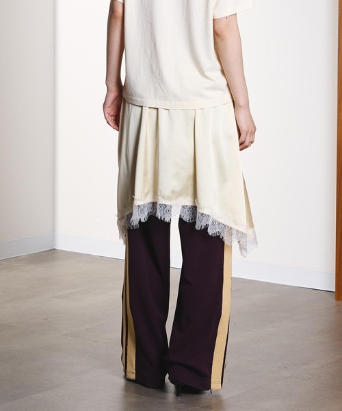 ROSE BUD(ローズバッド)の「LACE HEM SATIN SKIRT(スカート・レディース・ブラウン/ライトイエロー・ONE SIZE)」の15枚目の写真