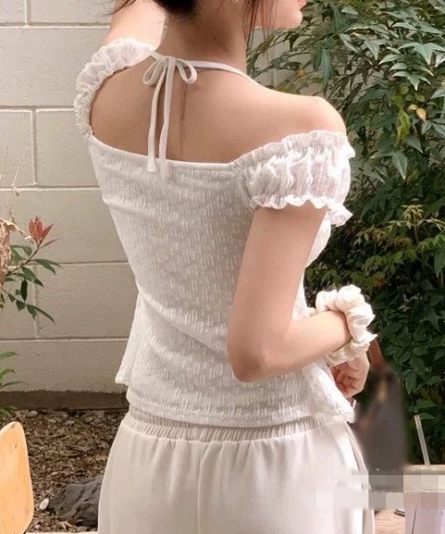 AVYL(アヴィル)の「フロントリボンギャザーオフショルブラウス(シャツ/ブラウス・レディース・ホワイト/ブラック・M)」の7枚目の写真