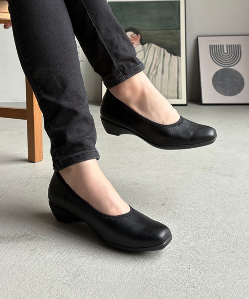 LUGG NAGG(ラグナグ)の「【伸縮】ベーシックウェッジストレッチパンプス【3E】(パンプス・レディース・アイボリー/ブラック系その他3/ブラック系その他/ブラック・LL/S/L/M)」の2枚目の写真